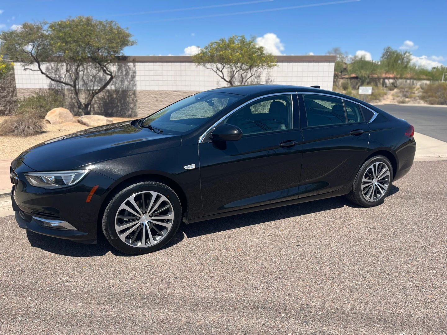 buick regal sportback 2018 W04GP6SX7J1071547 image buick regal sportback 2018 W04GP6SX7J1071547 image